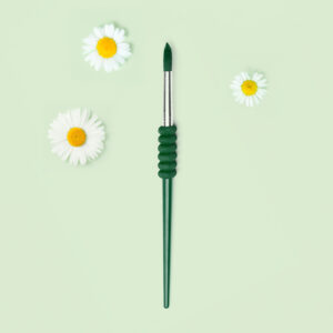 Pinceau de pollinisation vert fonc&eacute; pour potager connect&eacute; d'int&eacute;rieur sur fond vert clair